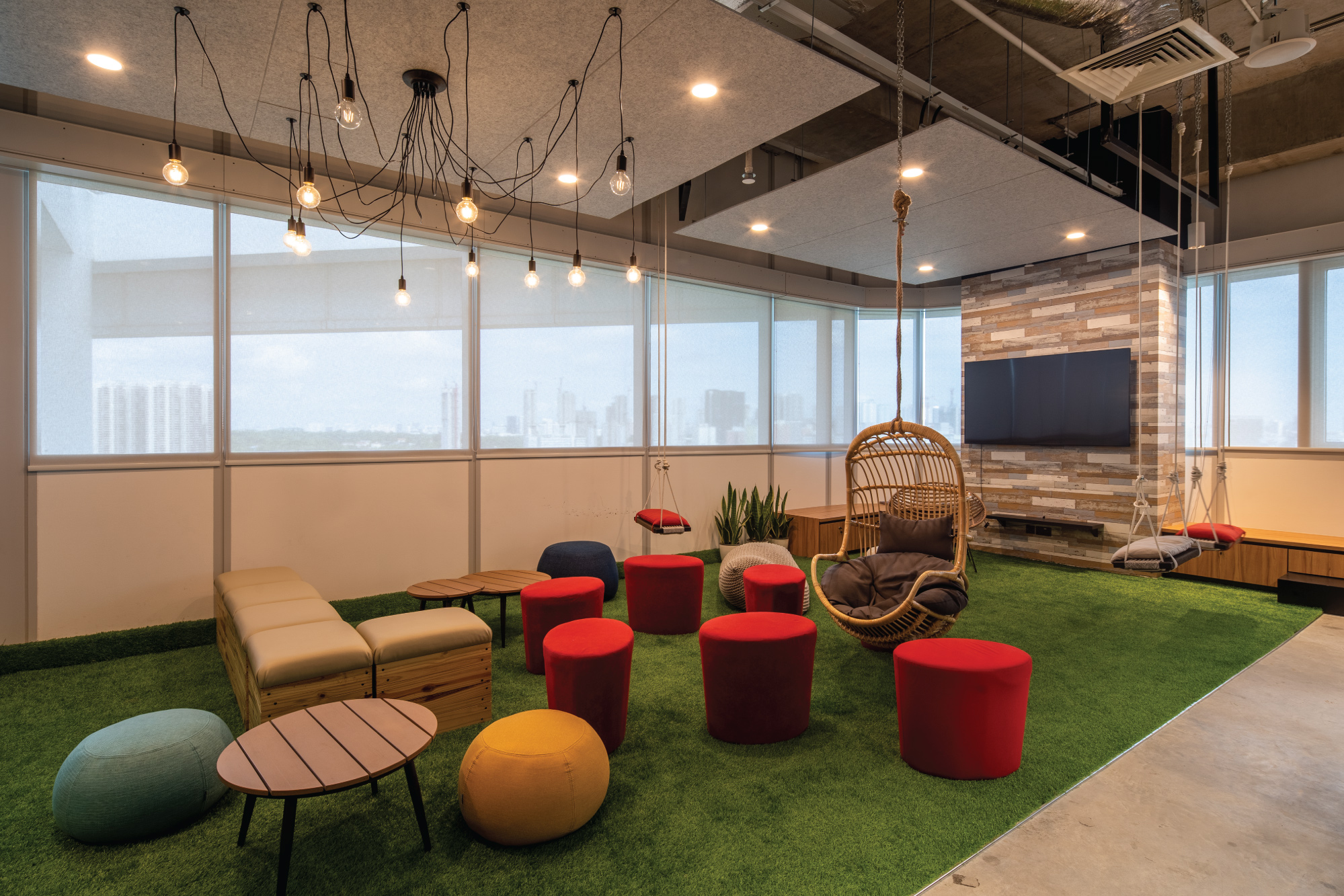 Workplace designs that encourage collaboration in workplaces