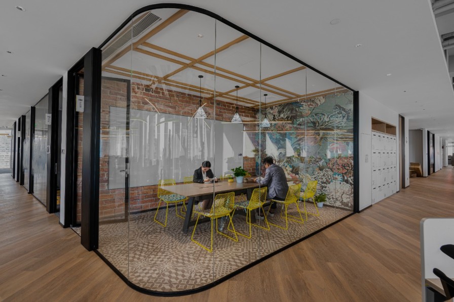 Vanke’s office design lets employees choose how they want to work with specific spaces for various tasks