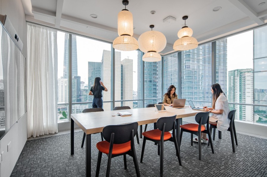 The office design interior of Airbnb Beijing leveraged personal touches to make the workplace feel like home