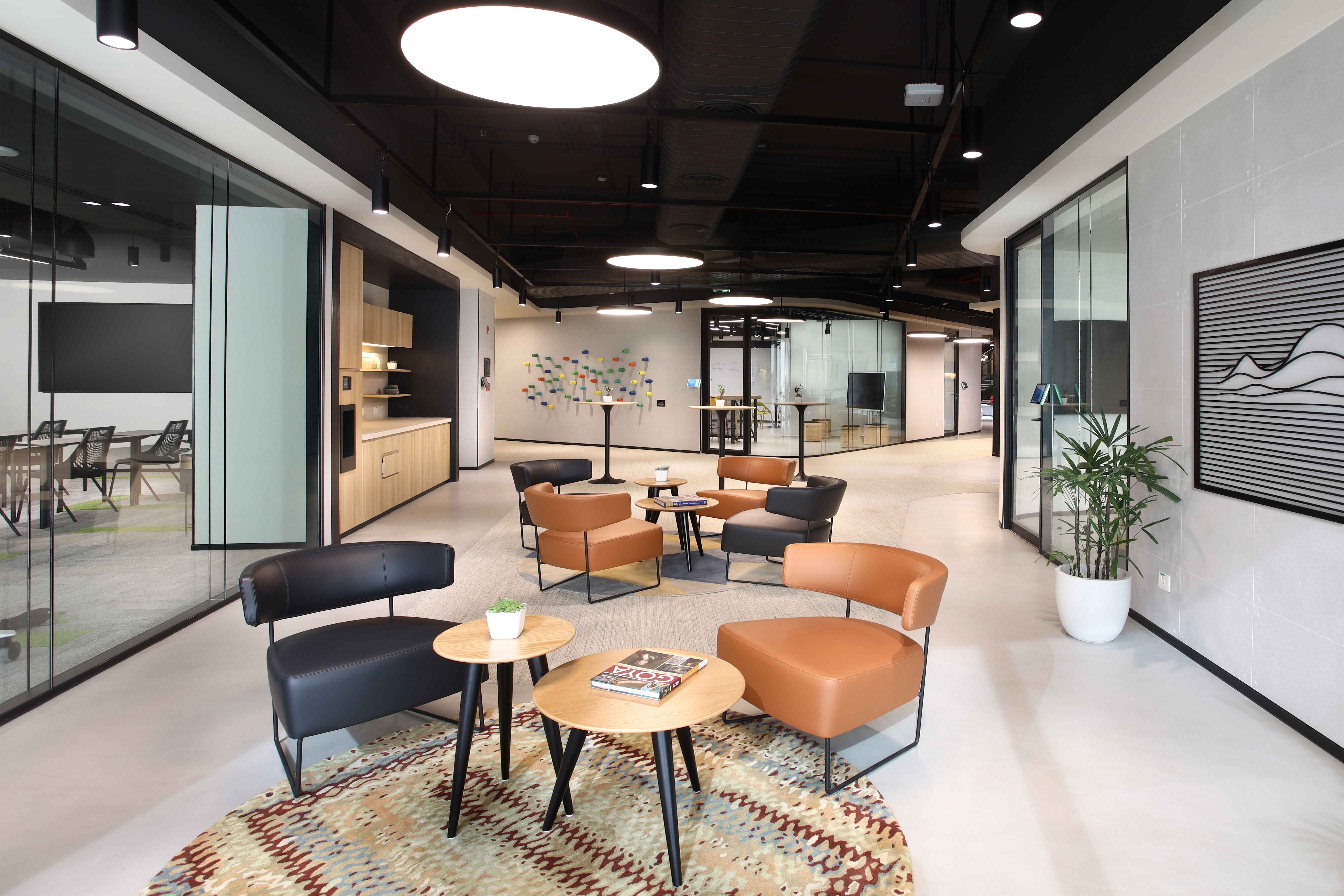 We designed an informal space that encourages employees to connect and interact